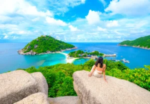 Viewpoint of Koh Nang Yuan island with a sandbar and turquoise ocean in Thailand